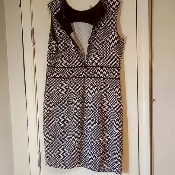 Dress - Picture 3 of 4